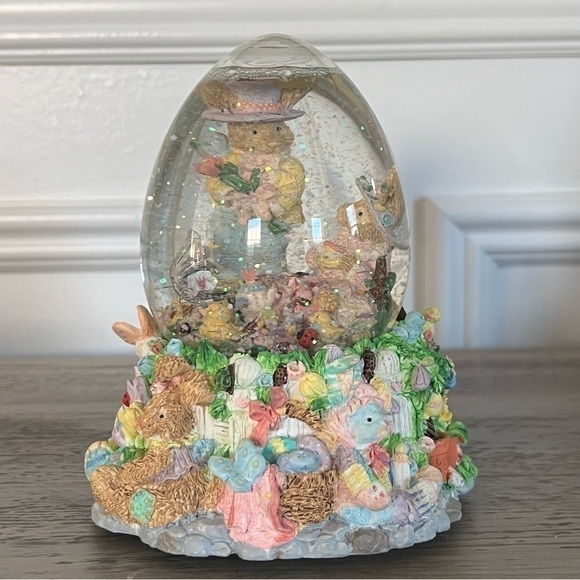 Easter/Spring Musical Water Globe Easter Bunny Water Globe - Picture 1 of 17